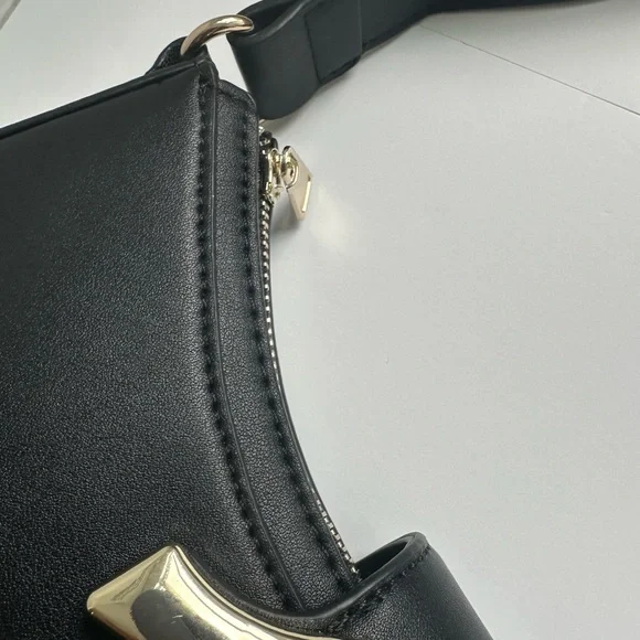 NWT Horseshoe Crescent Purse by True Religion Brand Jean. Shoulder bag. Black. - Picture 12 of 16